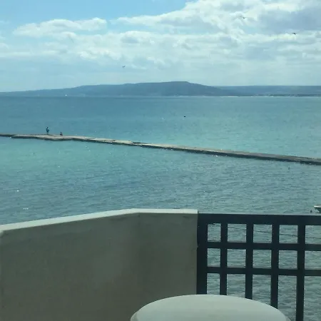 Hotel Oasis - Access