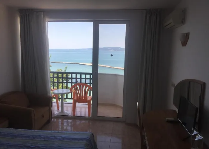 Oasis - Access فندق بالشيك