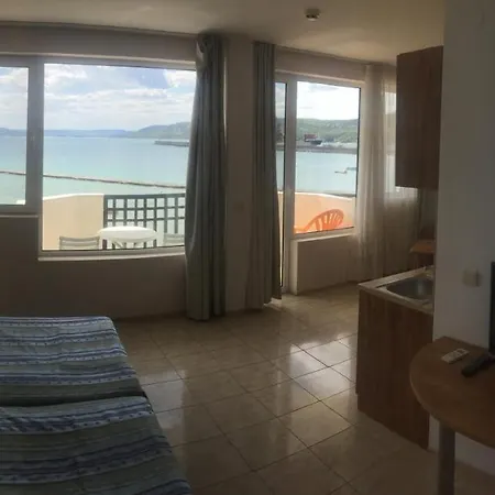 Hotel Oasis - Access