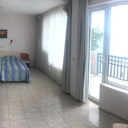 Hotel Oasis - Access