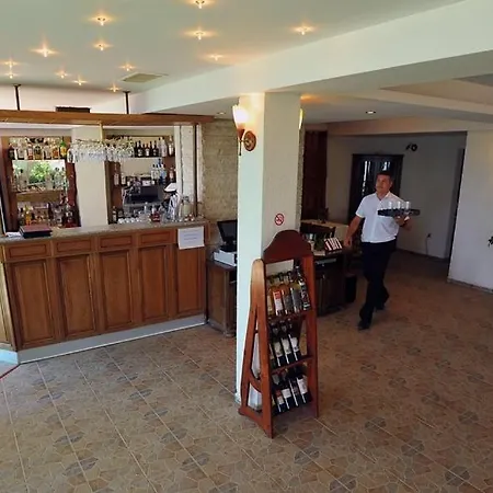 Hotel Oasis - Access