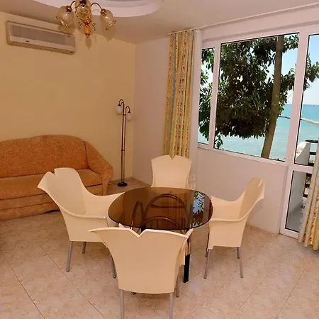 Hotel Oasis - Access