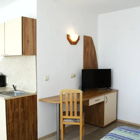 Hotel Oasis - Access