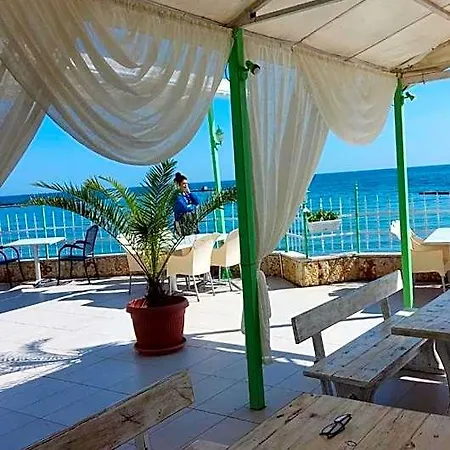 Hotel Oasis - Access