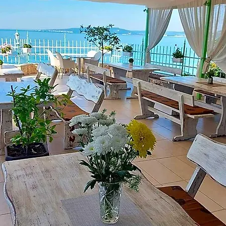 Oasis - Access Hotel