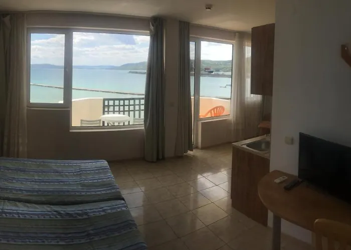 Hotel Oasis - Access