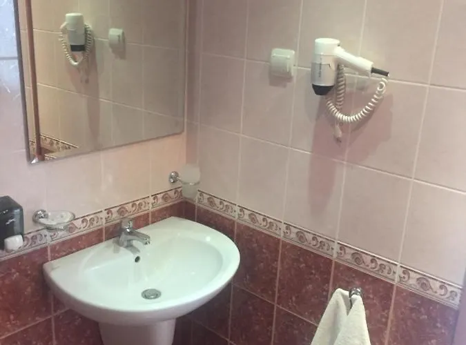 Hotel Oasis - Access