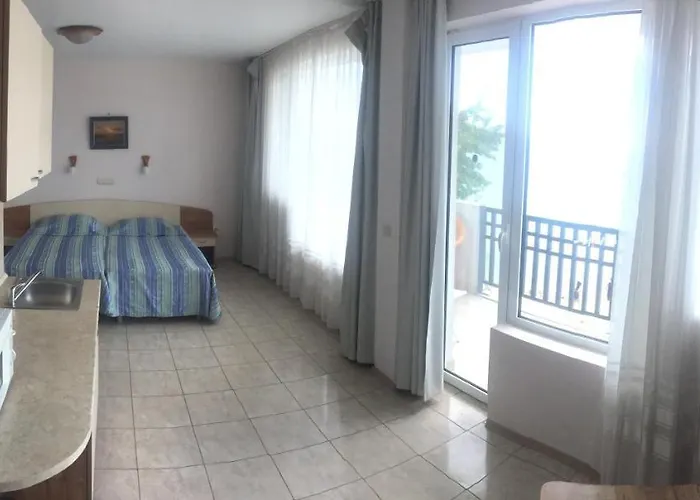 Hotel Oasis - Access